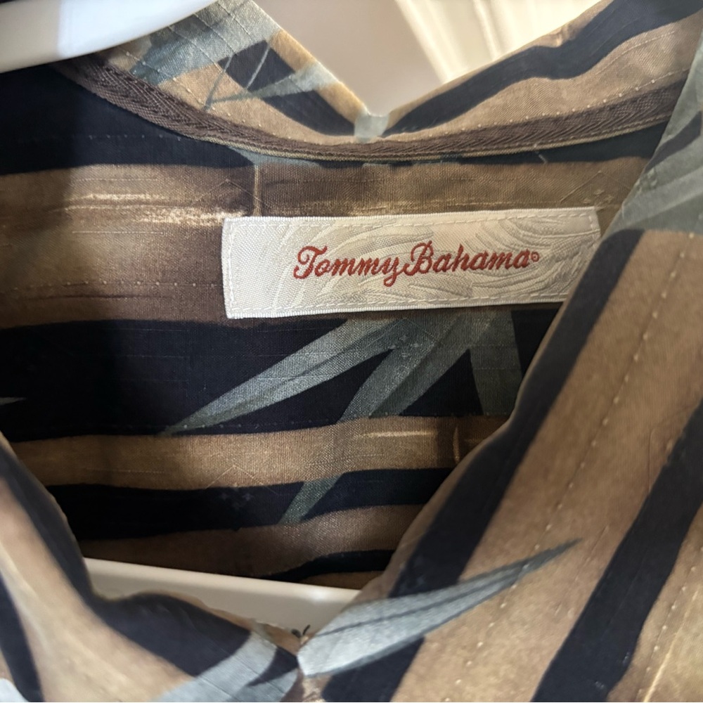 EXCELLENT COND! Tommy Bahamas Men’s Aloha Black & Brown Camp Bamboo button up XL - Picture 3 of 5